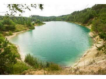 В Беларуси озера с изумрудной водой.
